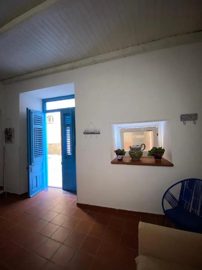 Casa Vacanze Marco Polo vista mare Trappeto  0*, Trappeto (Sicily)